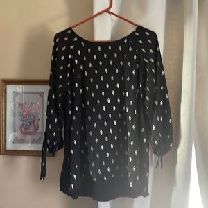 Black and gold 3/4 sleeve bottom of sleeve has a tie bow/knot